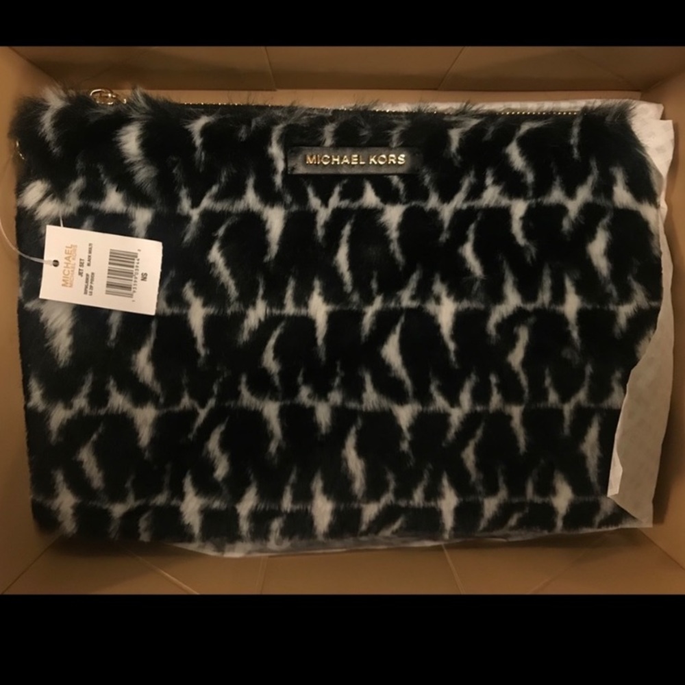 Michael Kors Jet Set Large Zip Pouch NEW WITH TAGS AND ORIGINAL PACKAGING
